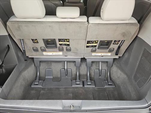 Midnight Black Metallic 2018 Toyota Sienna XLE