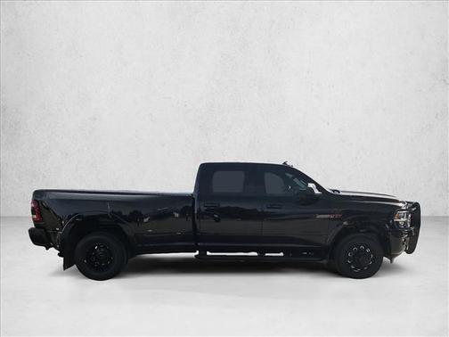 2022 RAM 3500 Laramie Crew Cab 4x4 8' Box