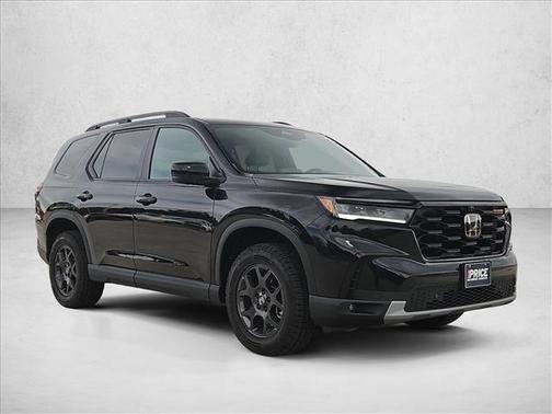 Crystal Black Pearl 2025 Honda Pilot TrailSport