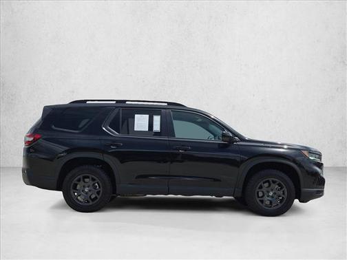 Crystal Black Pearl 2025 Honda Pilot TrailSport
