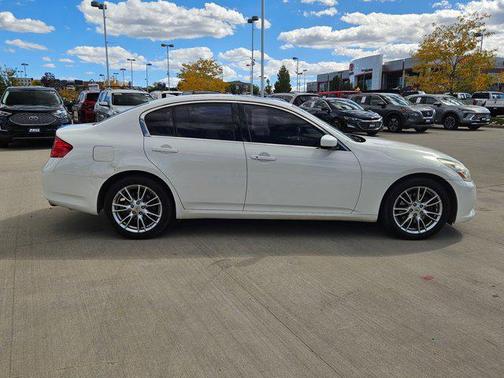 2011 INFINITI G37x Base