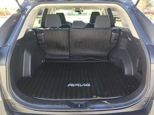 2020 Toyota RAV4 Hybrid LE