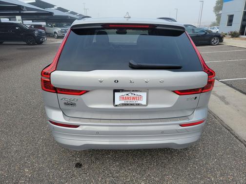 2022 Volvo XC60 B5 Momentum
