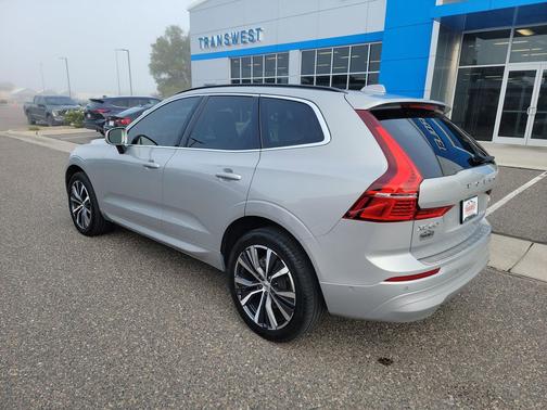 2022 Volvo XC60 B5 Momentum