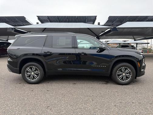 Mosaic Black Metallic 2024 Chevrolet Traverse LT