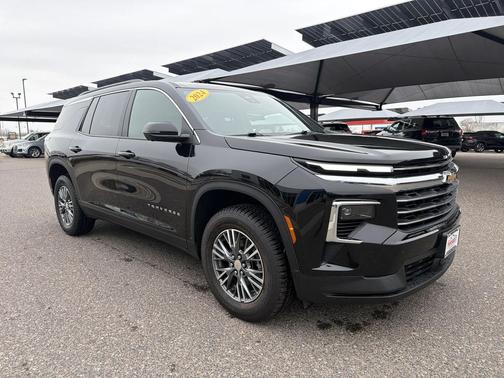 Mosaic Black Metallic 2024 Chevrolet Traverse LT