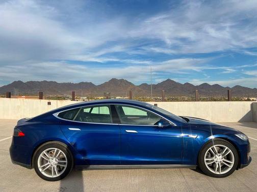 2016 Tesla Model S 85D