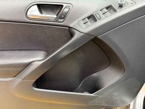 2012 Volkswagen Tiguan 2.0T SE 4MOTION