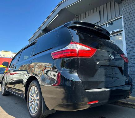2016 Toyota Sienna XLE