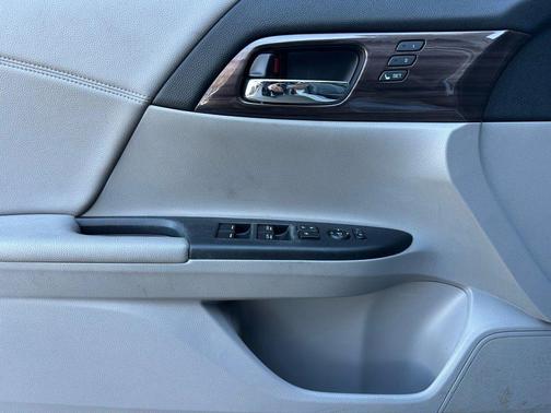 2017 Honda Accord EX-L w/Navigation & Honda Sensing