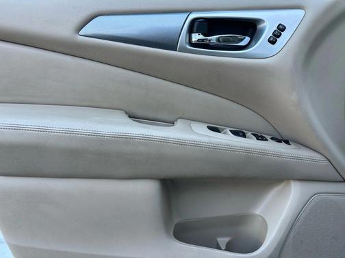 2017 Nissan Pathfinder SL
