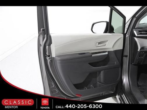 2024 Toyota Sienna LE