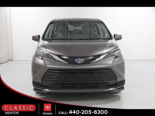 2024 Toyota Sienna LE
