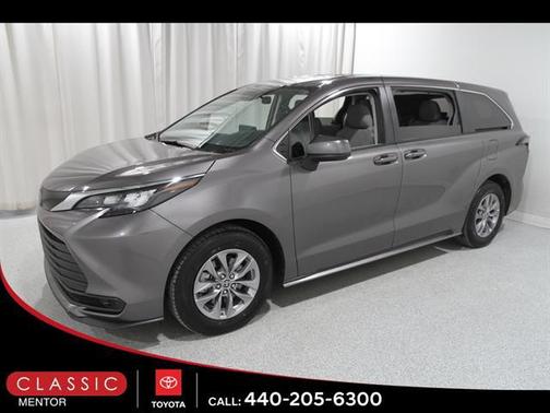 2024 Toyota Sienna LE
