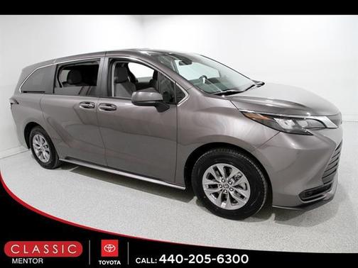2024 Toyota Sienna LE