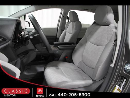 2024 Toyota Sienna LE