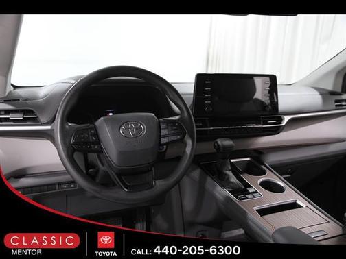 2024 Toyota Sienna LE