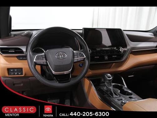 2022 Toyota Highlander Platinum