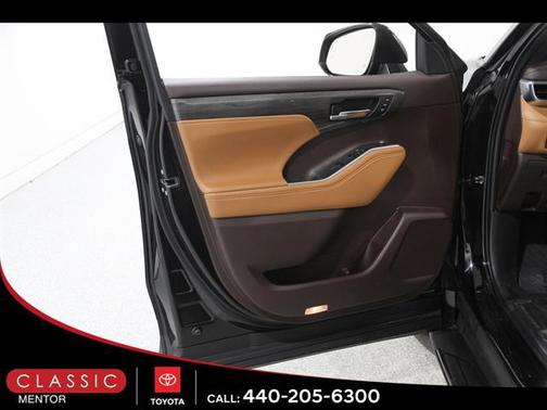 2022 Toyota Highlander Platinum