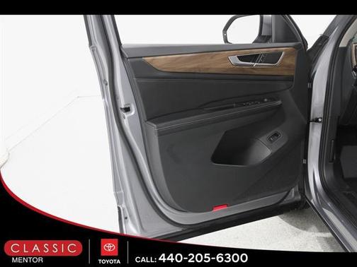 2024 Volkswagen Atlas 2.0T SE w/Technology 4MOTION