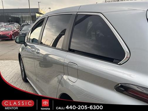 2024 Toyota Sienna XLE
