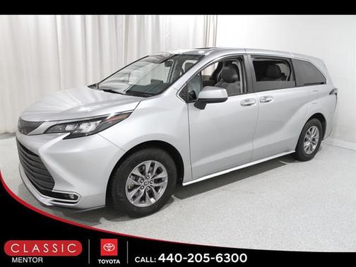 2024 Toyota Sienna XLE