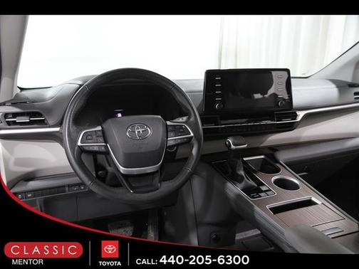 2024 Toyota Sienna XLE