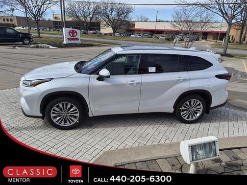 2026 Toyota Highlander Hybrid Platinum