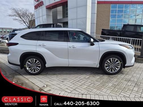 2026 Toyota Highlander Hybrid Platinum