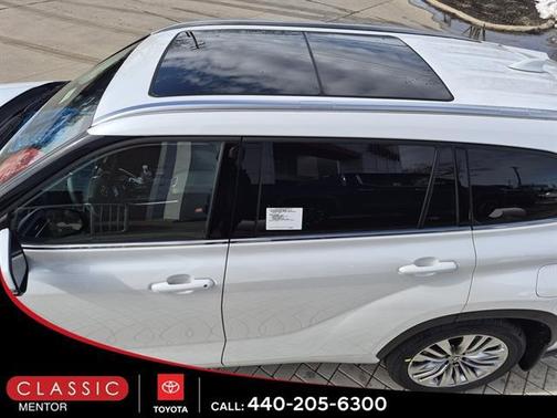 2026 Toyota Highlander Hybrid Platinum