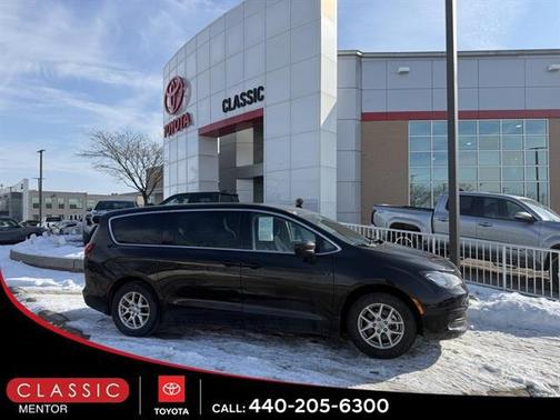 2023 Chrysler Voyager LX