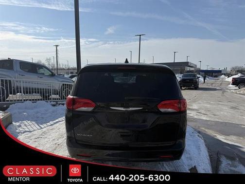 2023 Chrysler Voyager LX