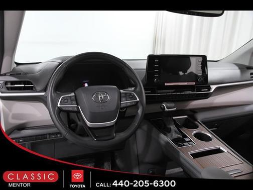 2024 Toyota Sienna XLE