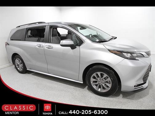 2024 Toyota Sienna XLE