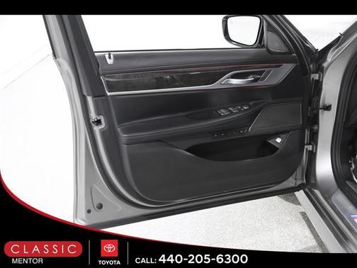 2021 BMW 750 i xDrive