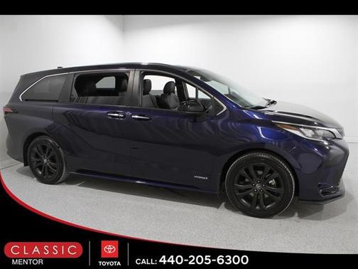 2021 Toyota Sienna XSE 7 Passenger