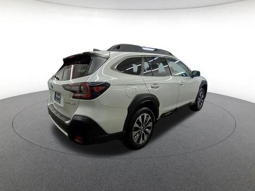 Crystal White Pearl 2024 Subaru Outback Limited