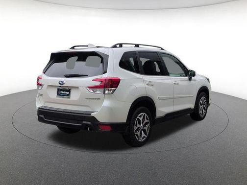 Crystal White Pearl 2022 Subaru Forester Premium