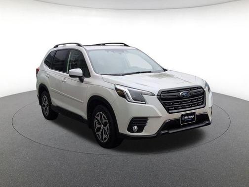 Crystal White Pearl 2022 Subaru Forester Premium
