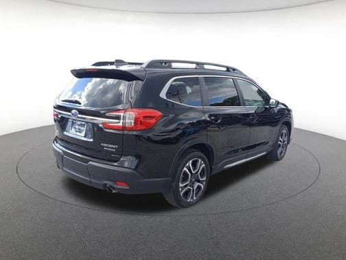 Crystal Black Silica 2024 Subaru Ascent Limited 8-Passenger
