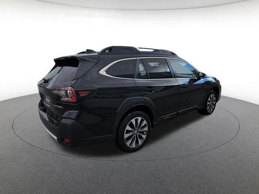 Crystal Black Silica 2024 Subaru Outback Limited