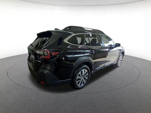 Crystal Black Silica 2025 Subaru Outback Premium