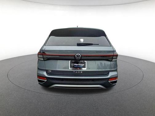 Platinum Gray Metallic 2025 Volkswagen Taos 1.5T SE