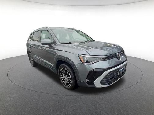 Platinum Gray Metallic 2025 Volkswagen Taos 1.5T SE