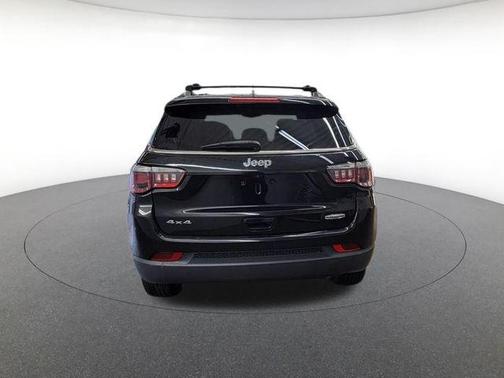 Diamond Black Crystal Pearlcoat 2018 Jeep Compass Latitude