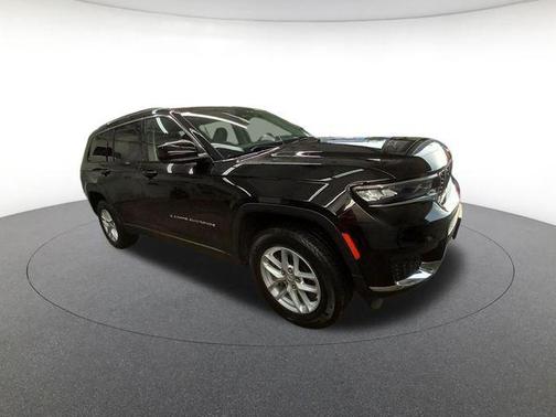 Diamond Black Crystal Pearlcoat 2023 Jeep Grand Cherokee L Laredo