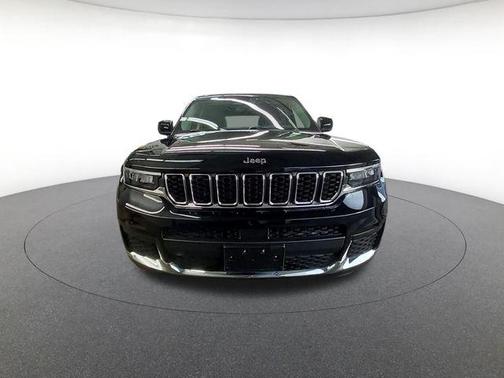 Diamond Black Crystal Pearlcoat 2023 Jeep Grand Cherokee L Laredo