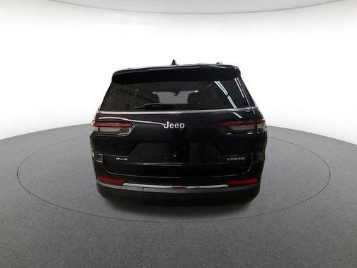 Diamond Black Crystal Pearlcoat 2023 Jeep Grand Cherokee L Laredo