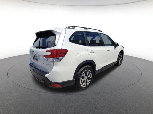 Crystal White Pearl 2023 Subaru Forester Premium
