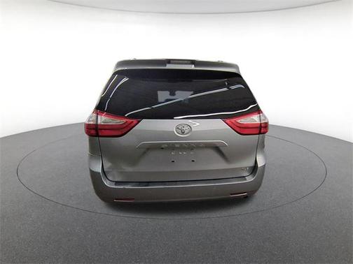 2018 Toyota Sienna XLE